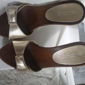 Aldo Gold size 5